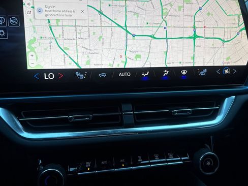 Used 2024 Chevrolet Equinox EV LT image 28