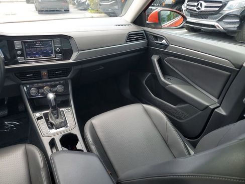 Used 2020 Volkswagen Jetta SE w/ SE Cold Weather Package FWD image 17