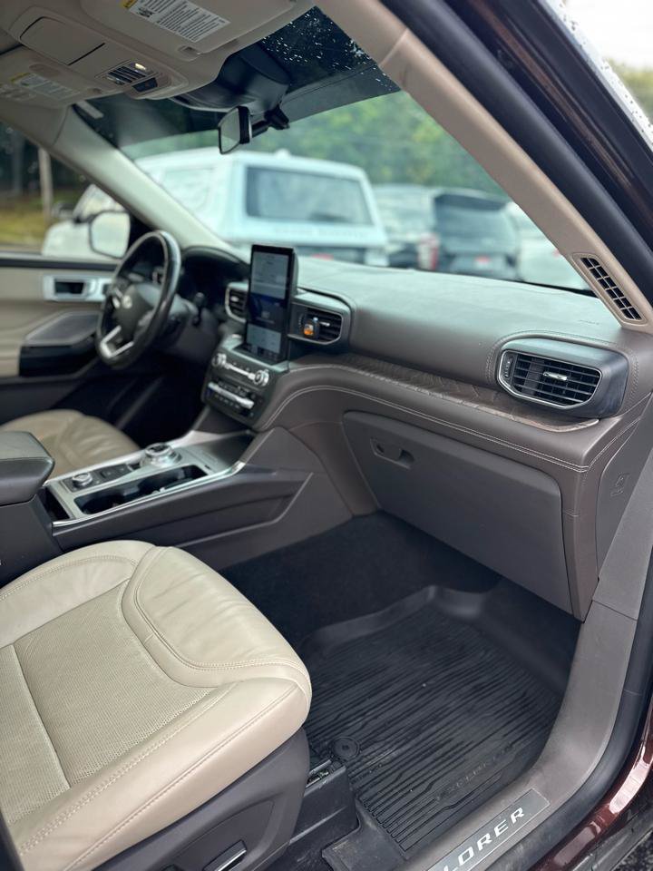 Used 2020 Ford Explorer Platinum w/ Premium Technology Package AWD/4WD image 11