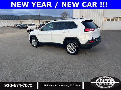 Used 2017 Jeep Cherokee Latitude w/ Cold Weather Group image 16