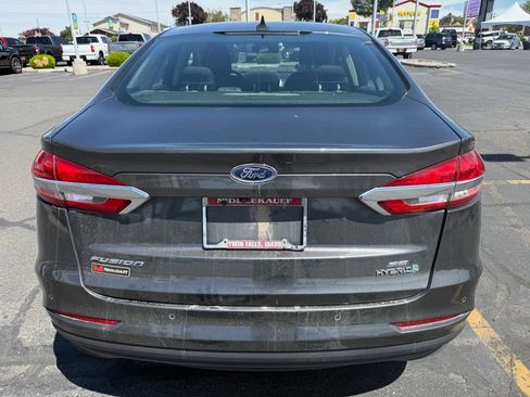 Used 2019 Ford Fusion SE FWD image 4