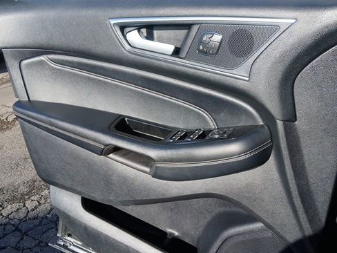 Used 2018 Ford Edge Titanium image 18
