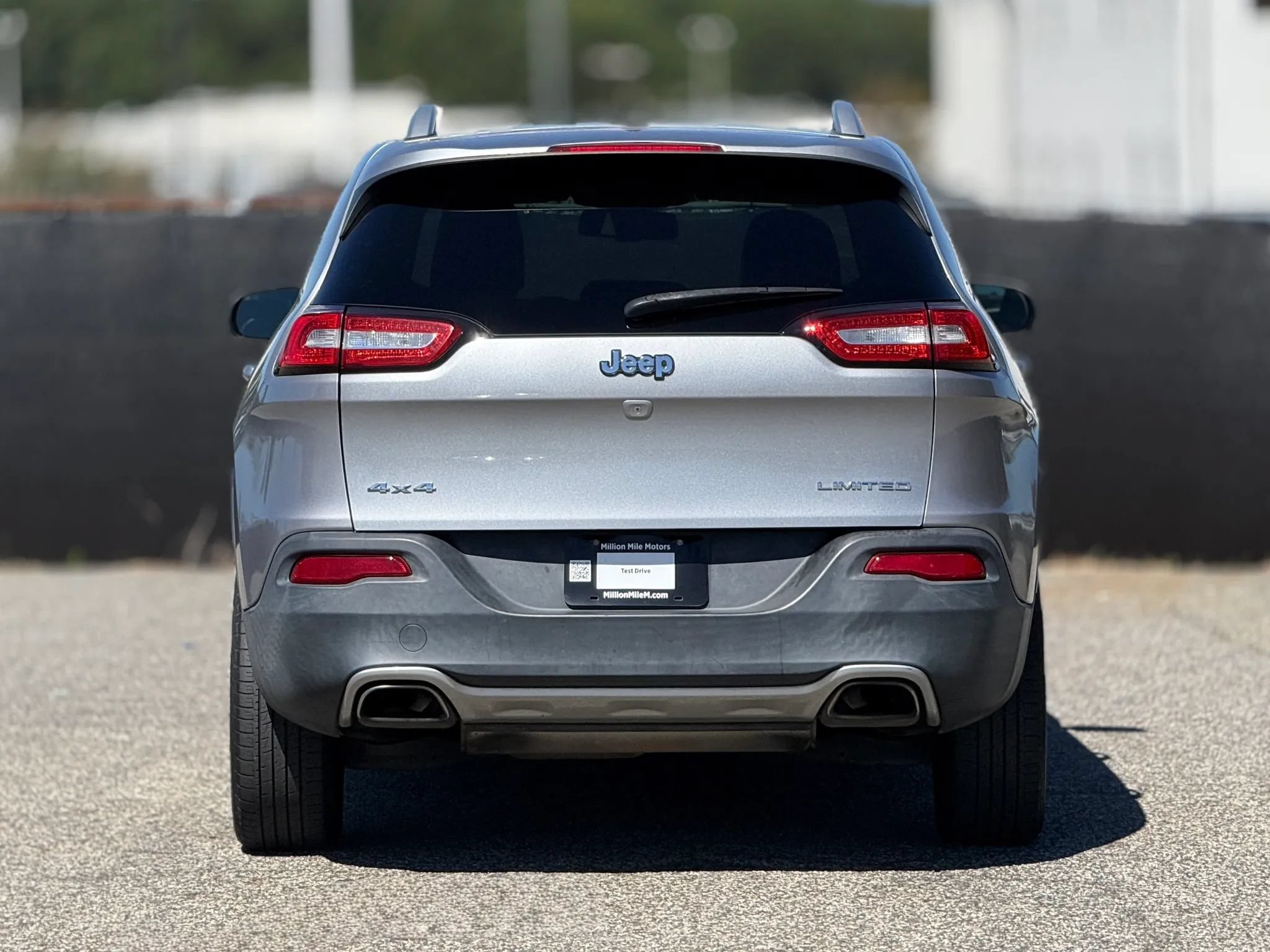 Used 2015 Jeep Cherokee Limited AWD/4WD image 4