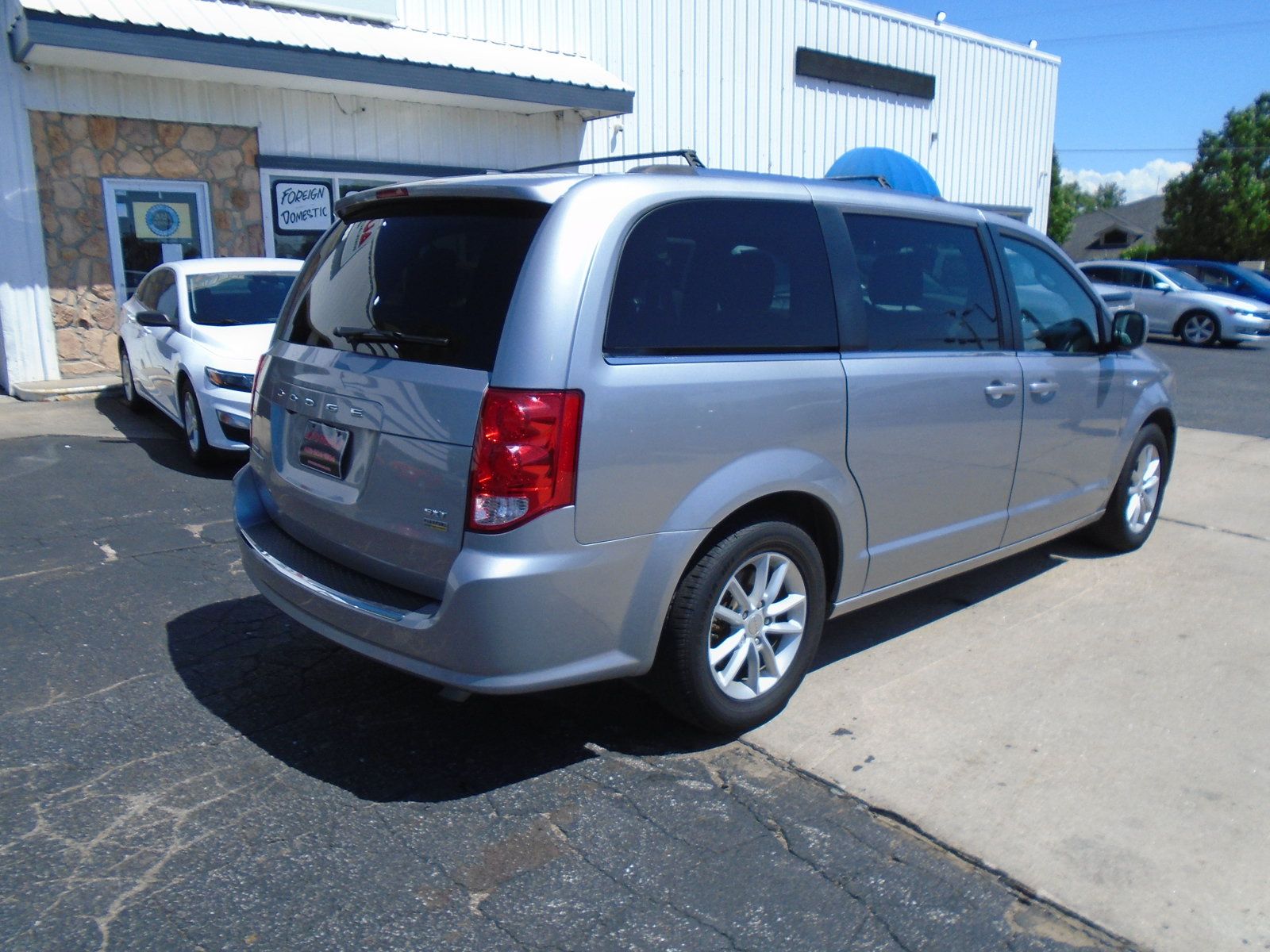 Used 2019 Dodge Grand Caravan SXT FWD image 2