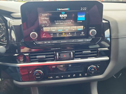 New 2025 Nissan Pathfinder SV w/ Black Appearance Package image 13