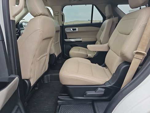 Used 2022 Ford Explorer Limited w/ Equipment Group 301A AWD/4WD image 13