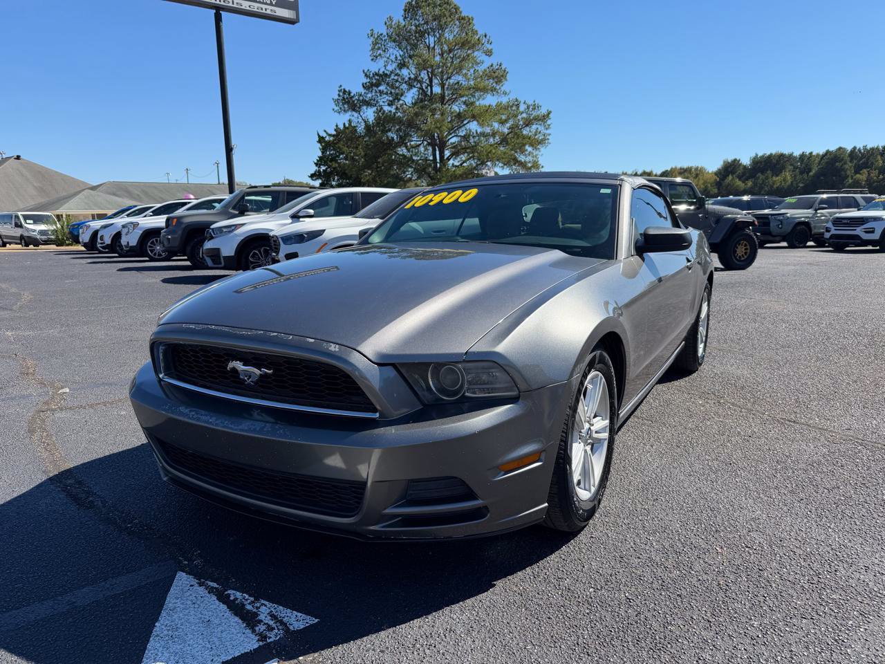 Used 2014 Ford Mustang Convertible RWD image 2
