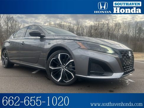 Used 2024 Nissan Altima 2.5 SR w/ SR Premium Package image 1