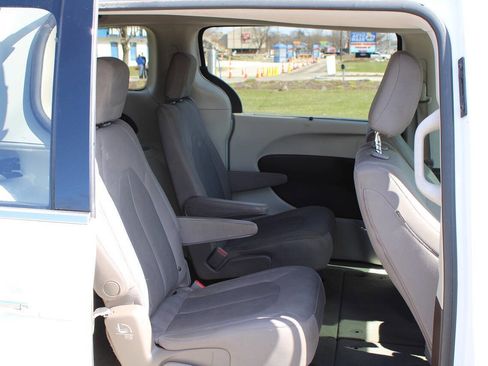 Used 2017 Chrysler Pacifica Touring Plus w/ Tire & Wheel Group image 52