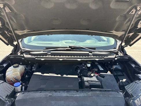 Used 2018 Ford Edge Titanium FWD image 28
