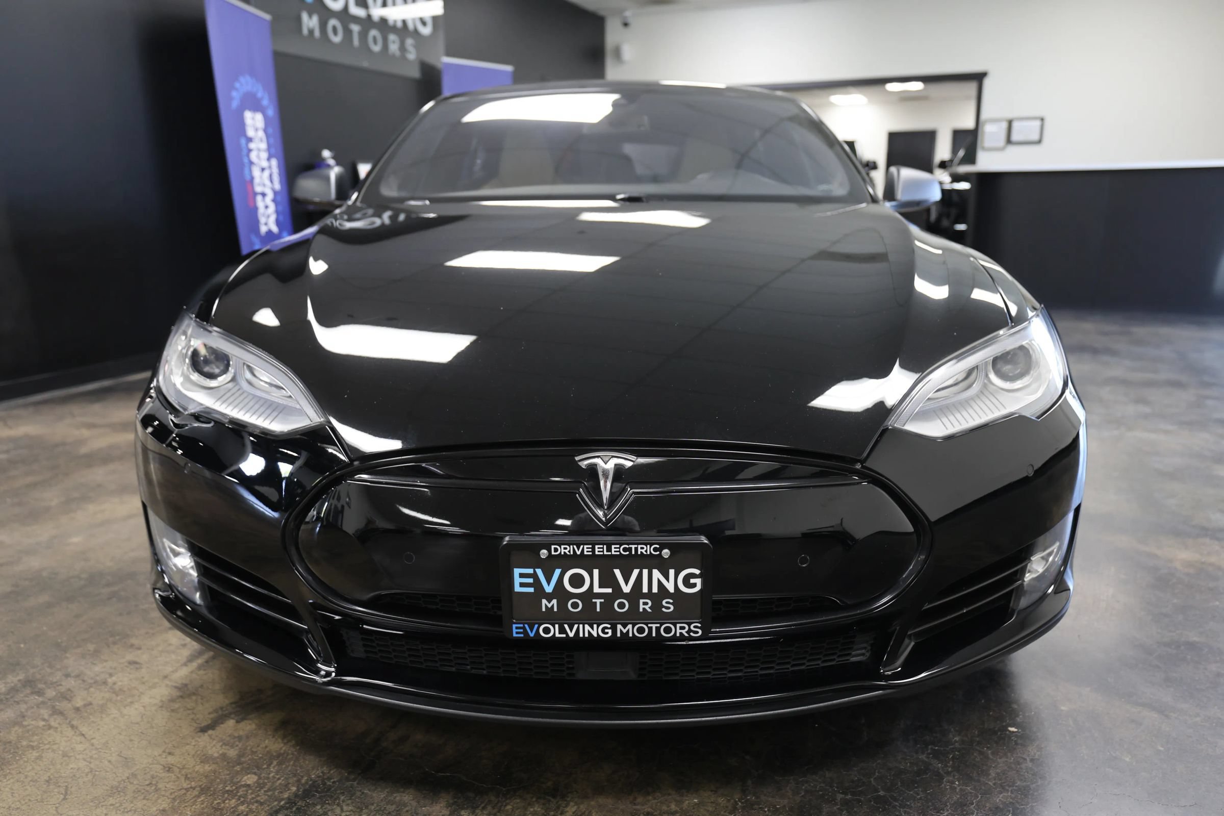 Used 2015 Tesla Model S 85 RWD image 6
