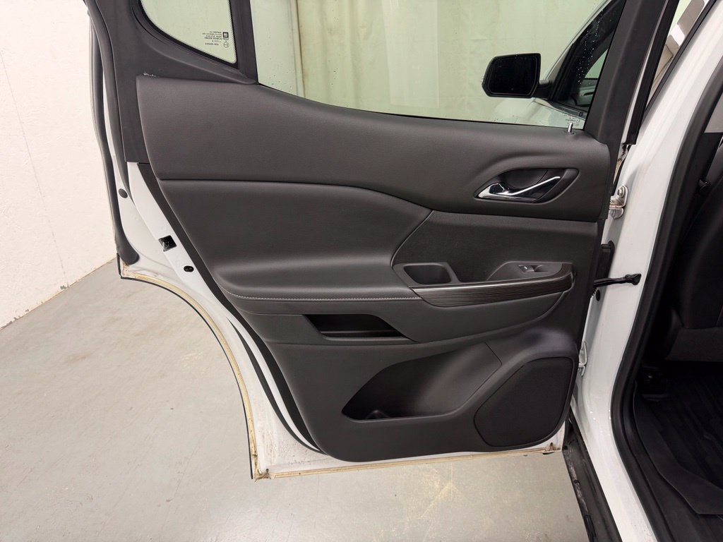 Used 2020 GMC Acadia SLT w/ Driver Alert Package II FWD image 16