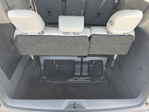 Used 2024 Toyota Sienna XLE FWD image 11