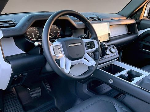 Used 2025 Land Rover Defender 110 S image 15