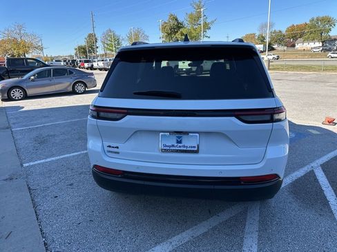 New 2025 Jeep Grand Cherokee Altitude AWD/4WD image 25