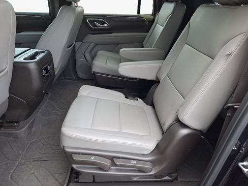 Certified 2023 Chevrolet Suburban LT w/ LT Signature Plus Package image 11