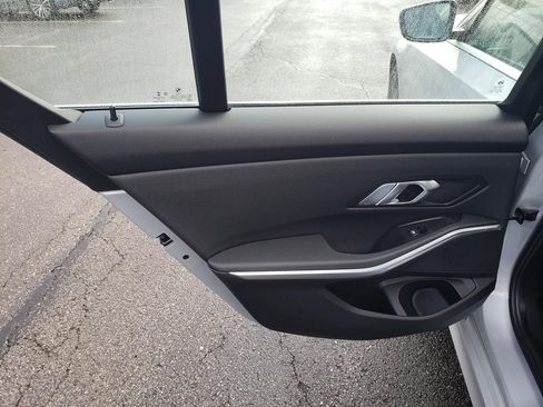 Used 2019 BMW 330i xDrive Sedan w/ Convenience Package image 12