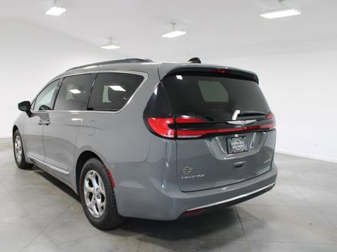 Used 2023 Chrysler Pacifica Limited FWD image 7