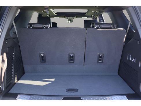 Used 2025 GMC Yukon AT4 Ultimate AWD/4WD image 17