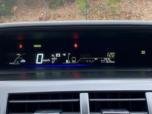 Used 2012 Toyota Prius V Two image 21