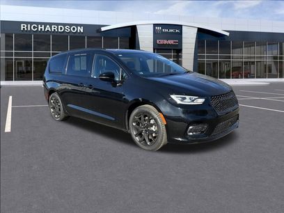 Used 2025 Chrysler Pacifica Limited