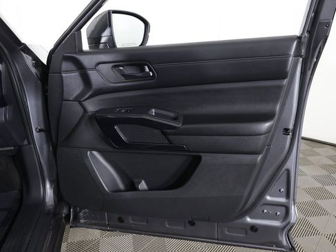 Used 2023 Nissan Pathfinder SV image 23