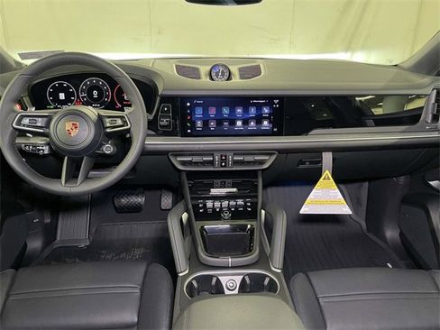 Used 2021 Porsche Macan image 24