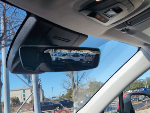 Certified 2024 Toyota Corolla Cross XLE image 27