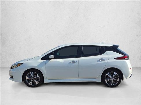 Used 2021 Nissan Leaf SV w/ SV Technology Package FWD image 9