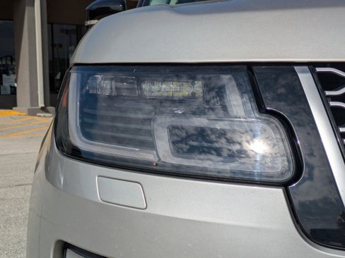 Used 2018 Land Rover Range Rover HSE image 10