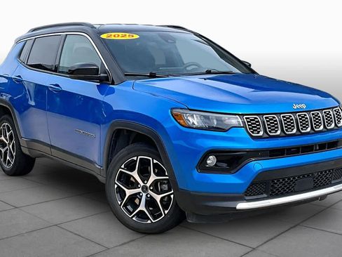 Used 2025 Jeep Compass Limited AWD/4WD image 3