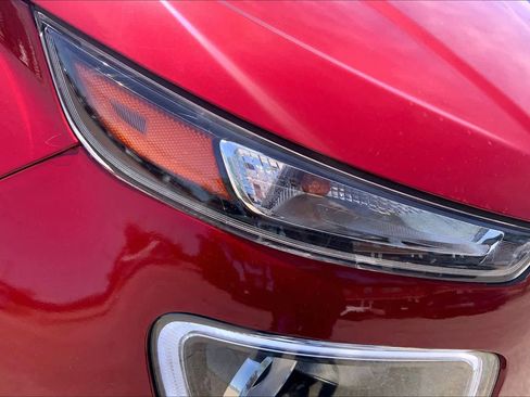 Used 2023 Hyundai Venue Limited image 28