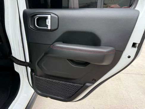 Used 2019 Jeep Wrangler Unlimited Rubicon image 40