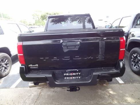 Used 2025 Toyota Tacoma SR5 AWD/4WD image 5