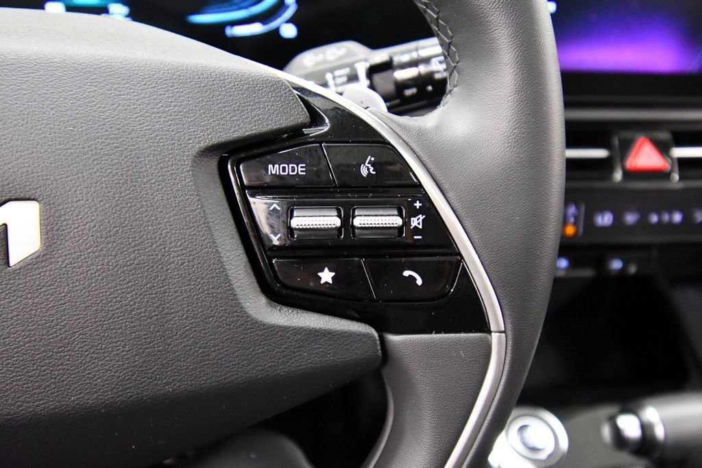 Certified 2025 Kia Niro EX Touring FWD image 22