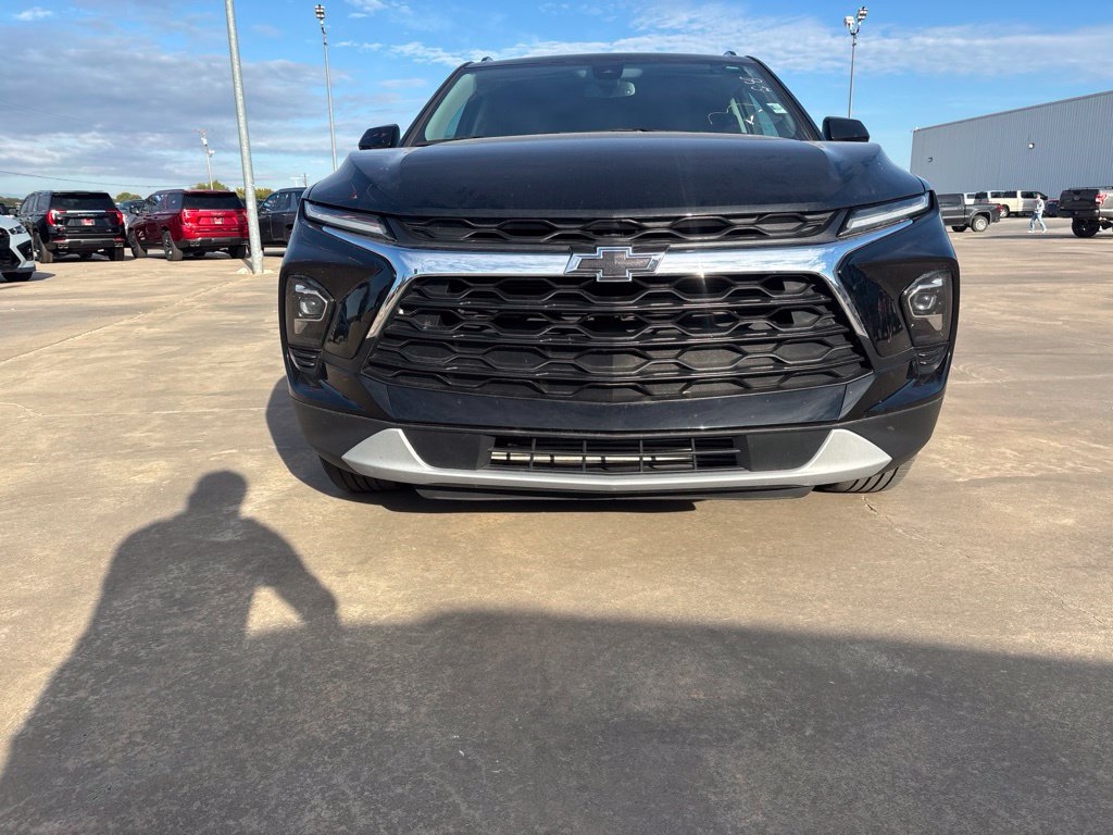 Used 2024 Chevrolet Blazer LT w/ Convenience Package FWD image 2