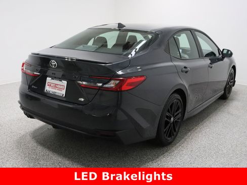 Used 2025 Toyota Camry SE image 7