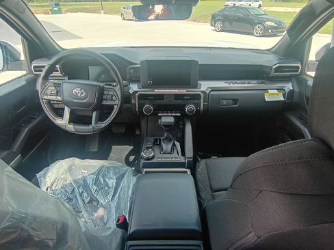 Used 2026 Toyota Tacoma SR5 AWD/4WD image 15