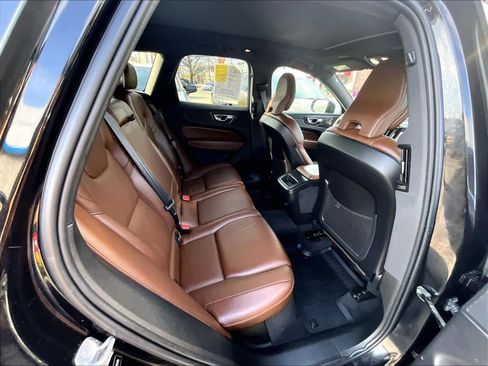 Used 2022 Volvo XC60 B5 Momentum AWD/4WD image 16