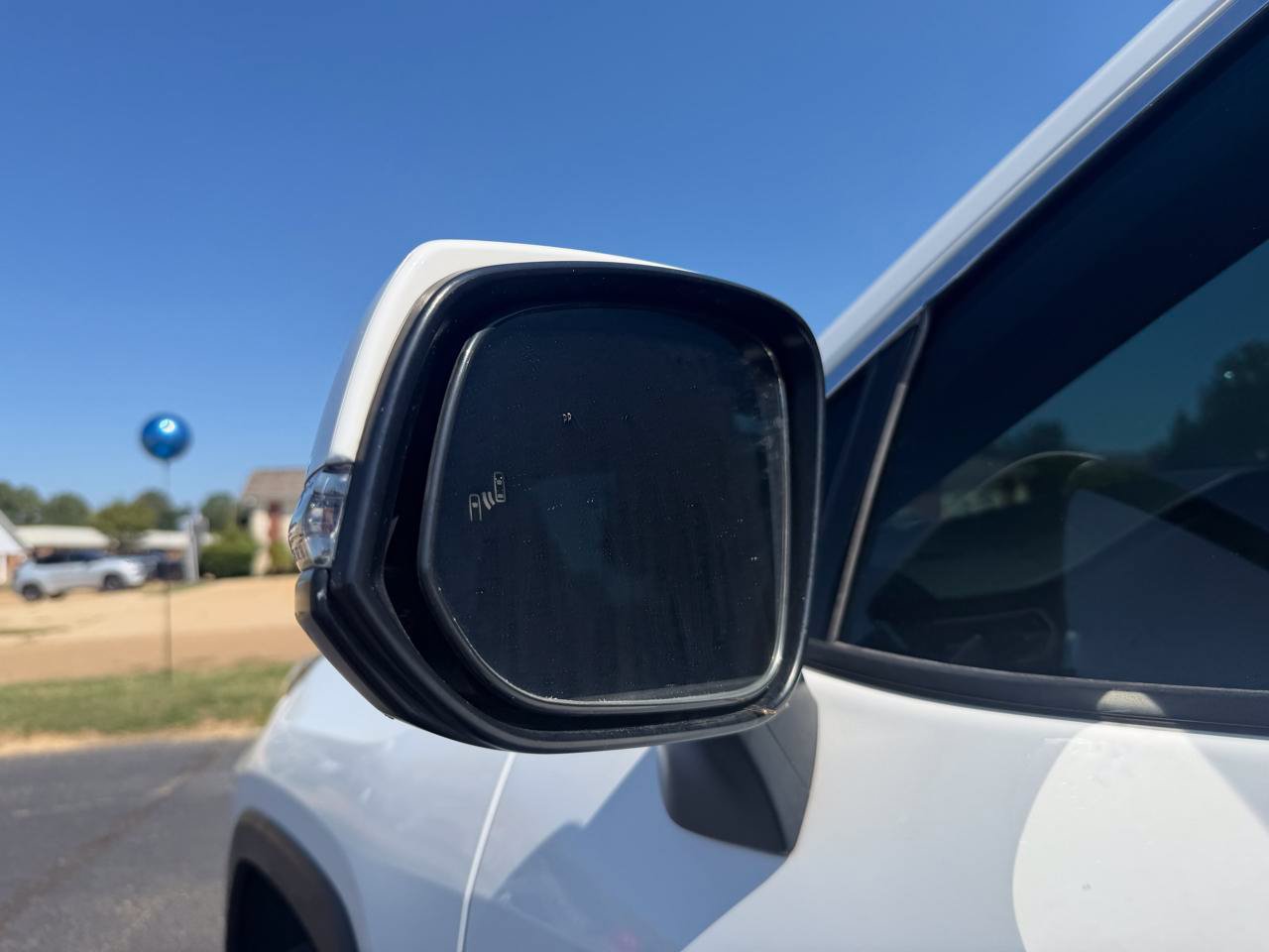 Used 2020 Toyota RAV4 XLE Premium FWD image 9