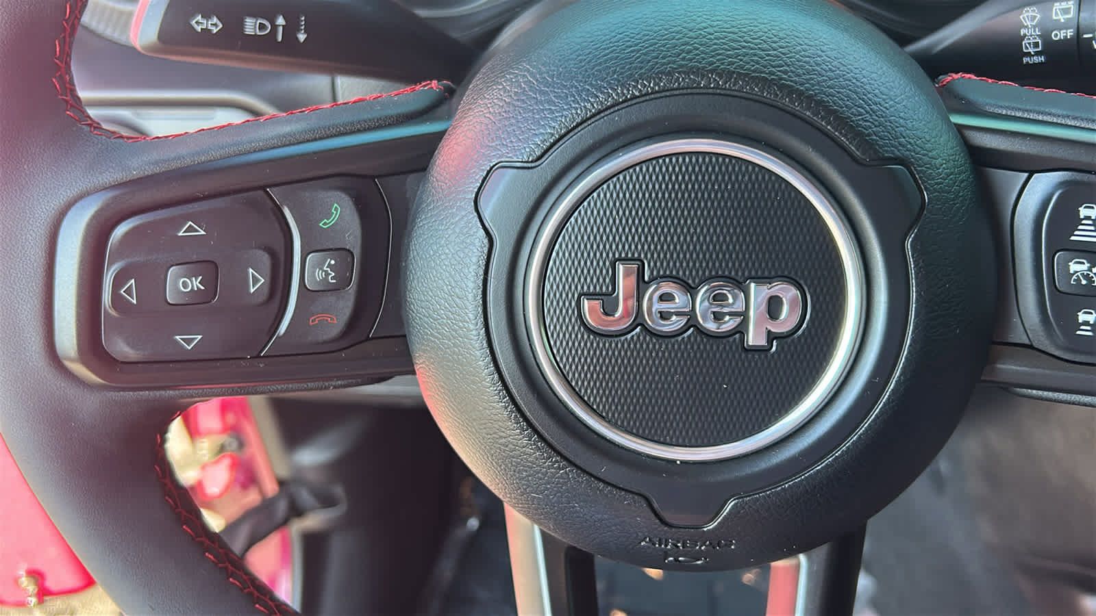Used 2024 Jeep Wrangler Unlimited Rubicon w/ Technology Group AWD/4WD image 19