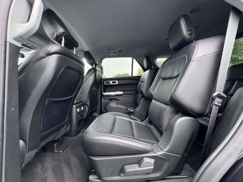 Used 2020 Ford Explorer XLT w/ Equipment Group 202A AWD/4WD image 12