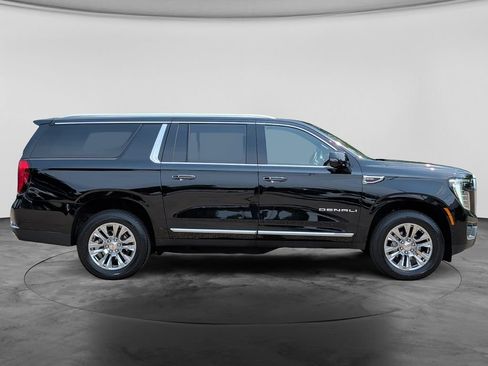 Used 2025 GMC Yukon XL Denali AWD/4WD image 8