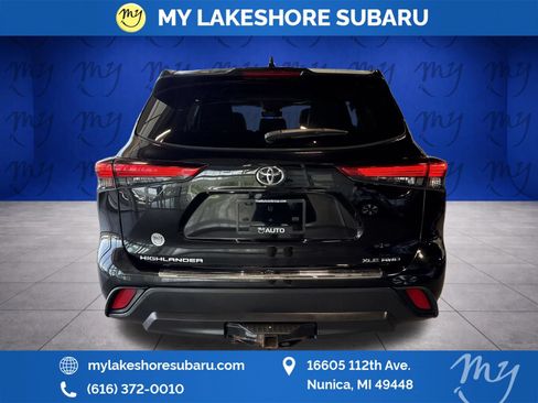 Used 2020 Toyota Highlander XLE AWD/4WD image 6
