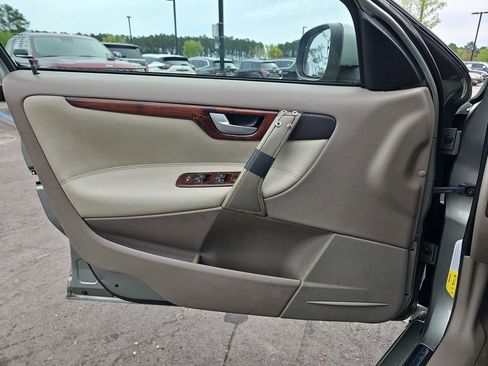 Used 2007 Volvo V70 2.4 image 28