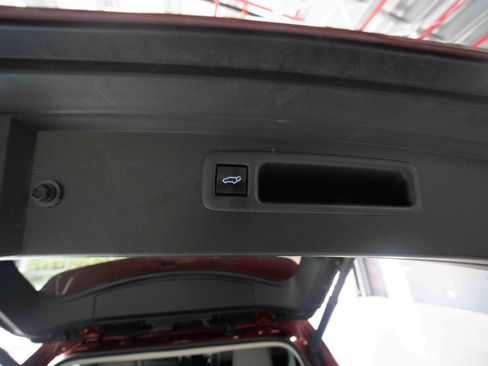 Used 2020 Toyota Highlander XLE AWD/4WD image 28