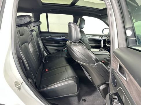 Used 2023 Jeep Grand Cherokee Overland AWD/4WD image 27