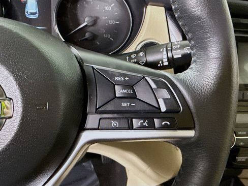 Used 2017 Nissan Rogue SV image 21