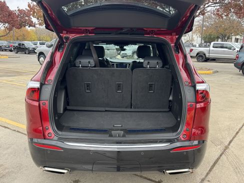 Used 2024 Buick Enclave Premium image 8