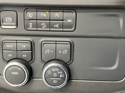 Used 2025 Chevrolet Tahoe Z71 w/ Comfort Package image 33